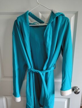 Xhilaration Teal Hooded Robe with White Sherpa Trim